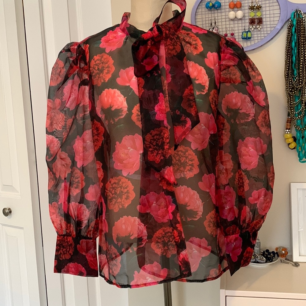 Officially Quigley floral top for Amazon the Drop. Size L. - Picture 3 of 3